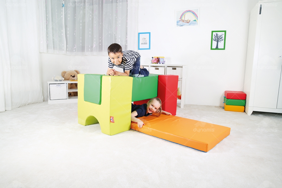 LARGE BARRIER SET WITH BEAM (2)
