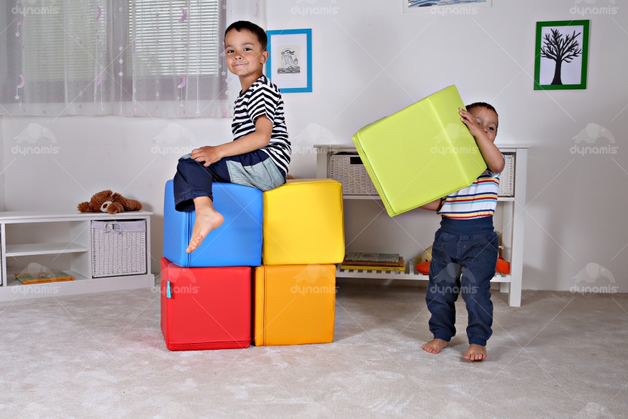 CUBE (2)
