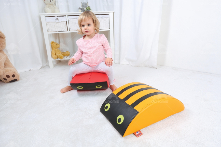 BUG RED (2)