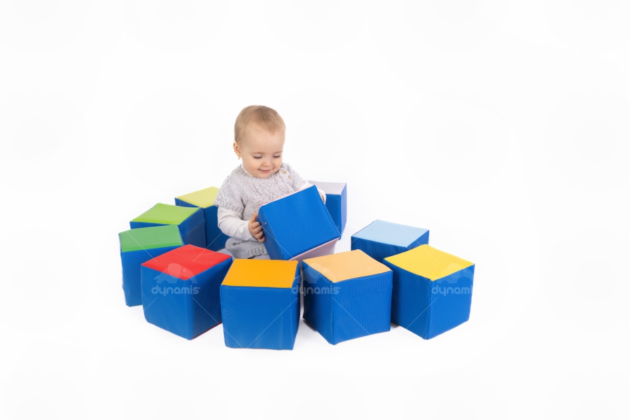 CUBES 15 CM AND TRIANGLES (3)